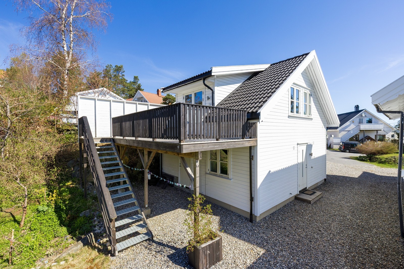 Garasje med innredet leilighet (ikke godkjent til varig opphold) Galleribilde