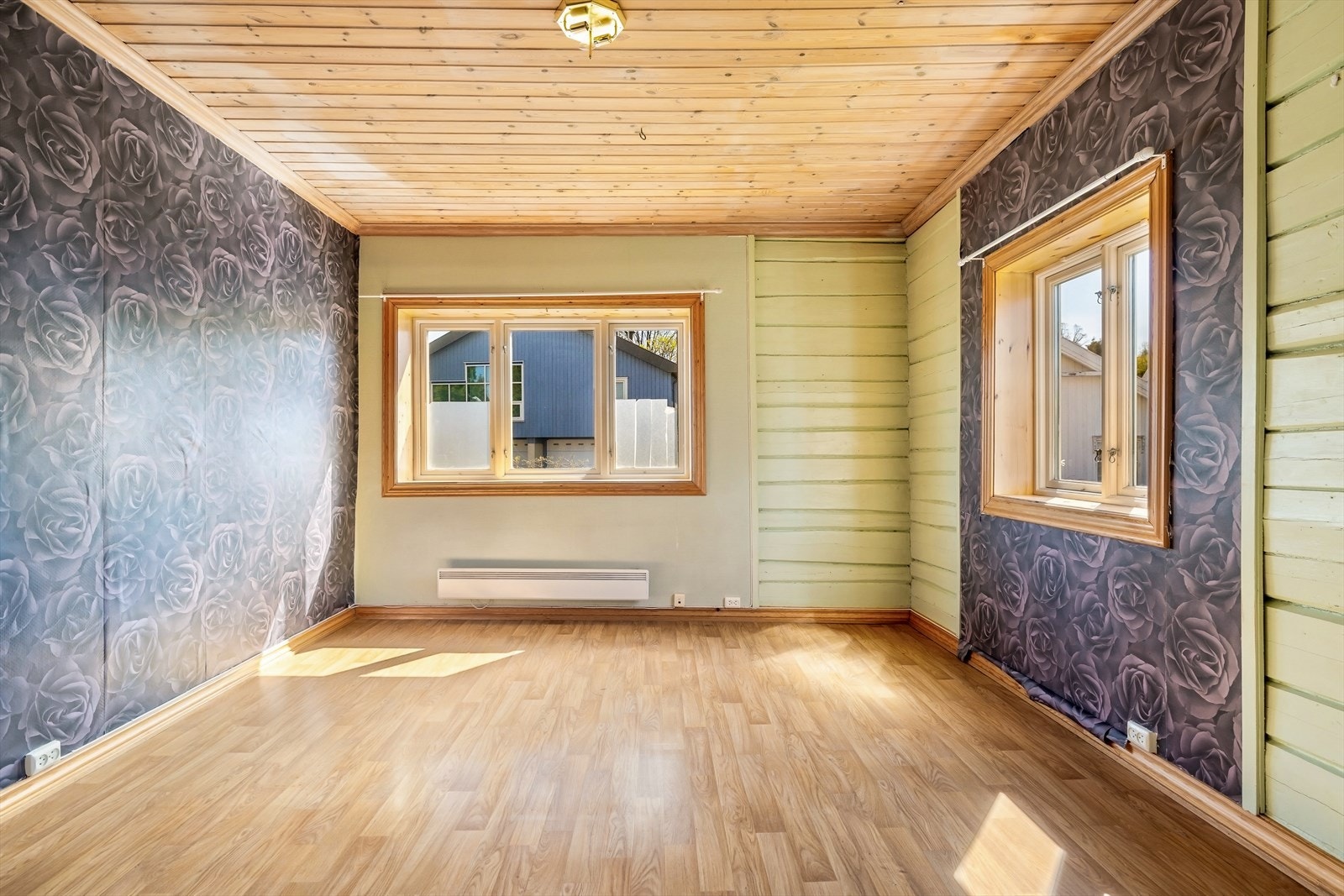 Vinduene i boligen har 2-lags glass, og enkelte ble skiftet i 2015. Galleribilde
