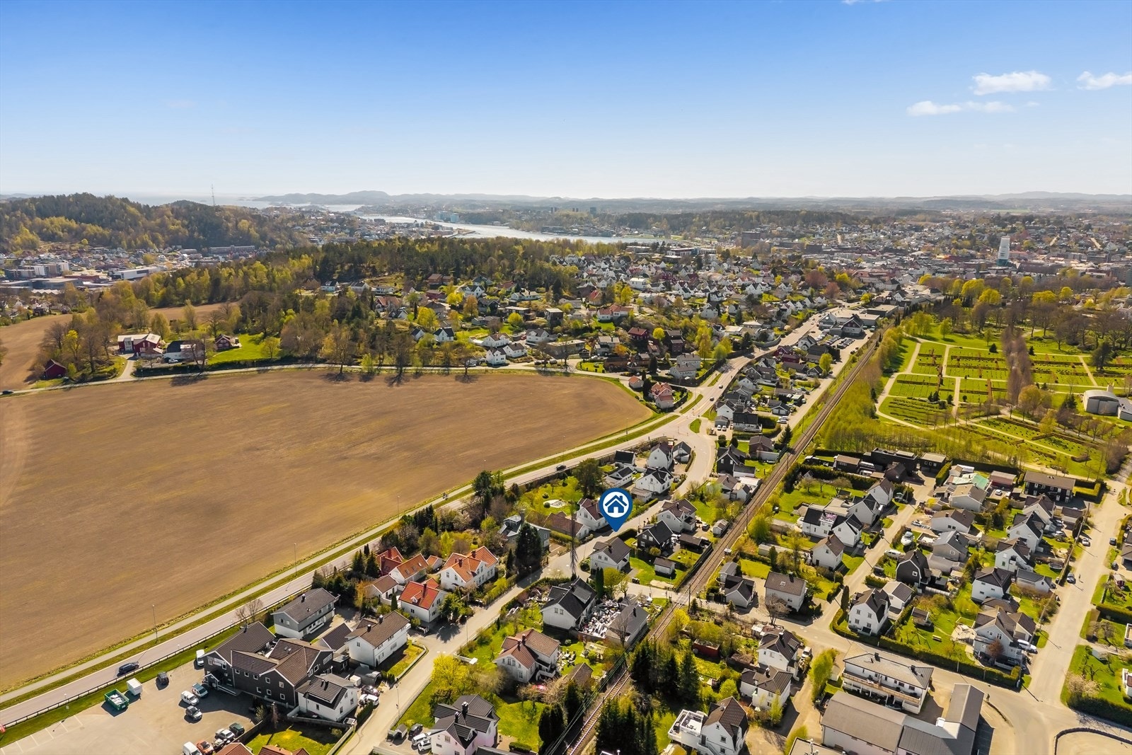 Fra Nedre Gokstadvei er det kort vei til Sandefjord sentrum og alle byens fasiliteter. Galleribilde