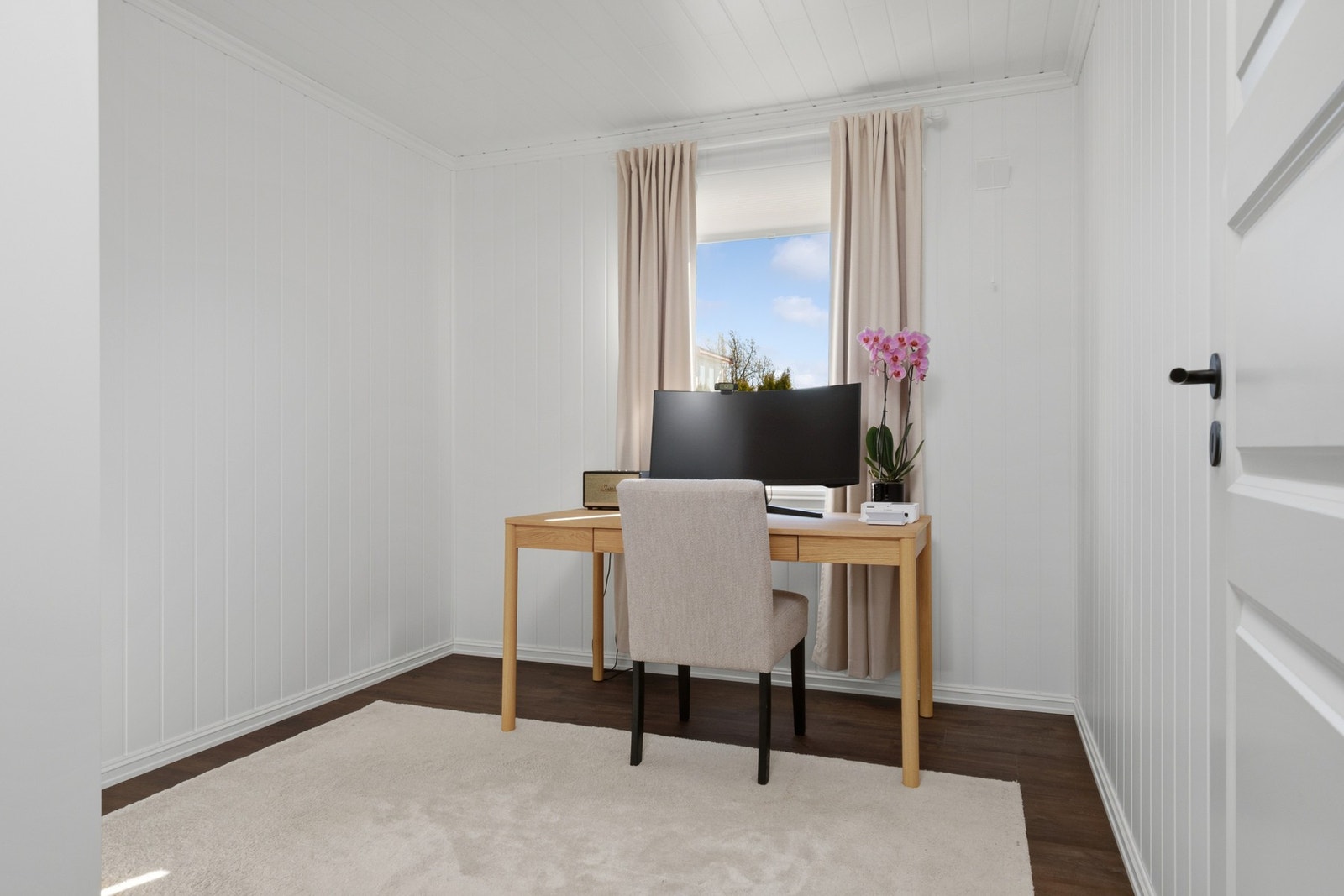 Soverom 2 har en hyggelig romfølelse og passer perfekt som ekstra soverom eller kontor etter behov. Galleribilde