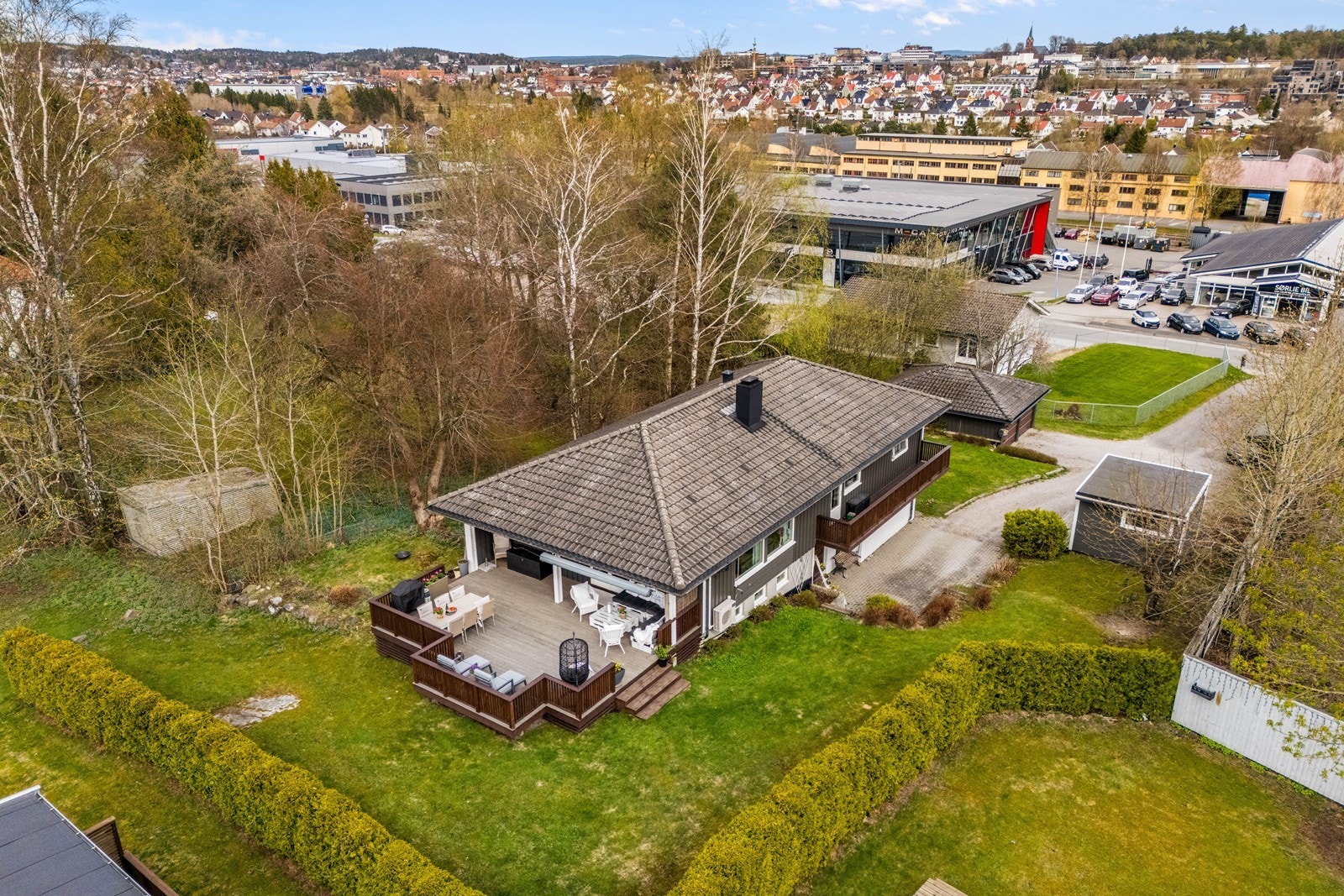Velkommen til Klokkergårdveien 12 - Presentert av EiendomsMegler1 ved Birgit Grandahl.
Foto: Fotoetcetera Galleribilde