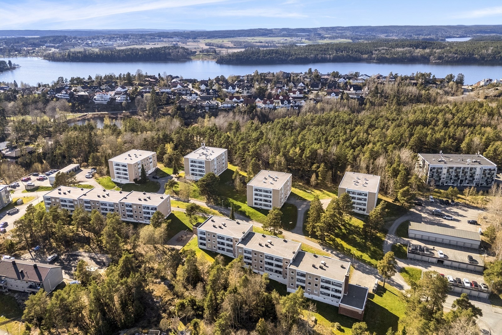 Området byr på flotte rekreasjonsmuligheter- samt nærheten av Tunevannet. Galleribilde