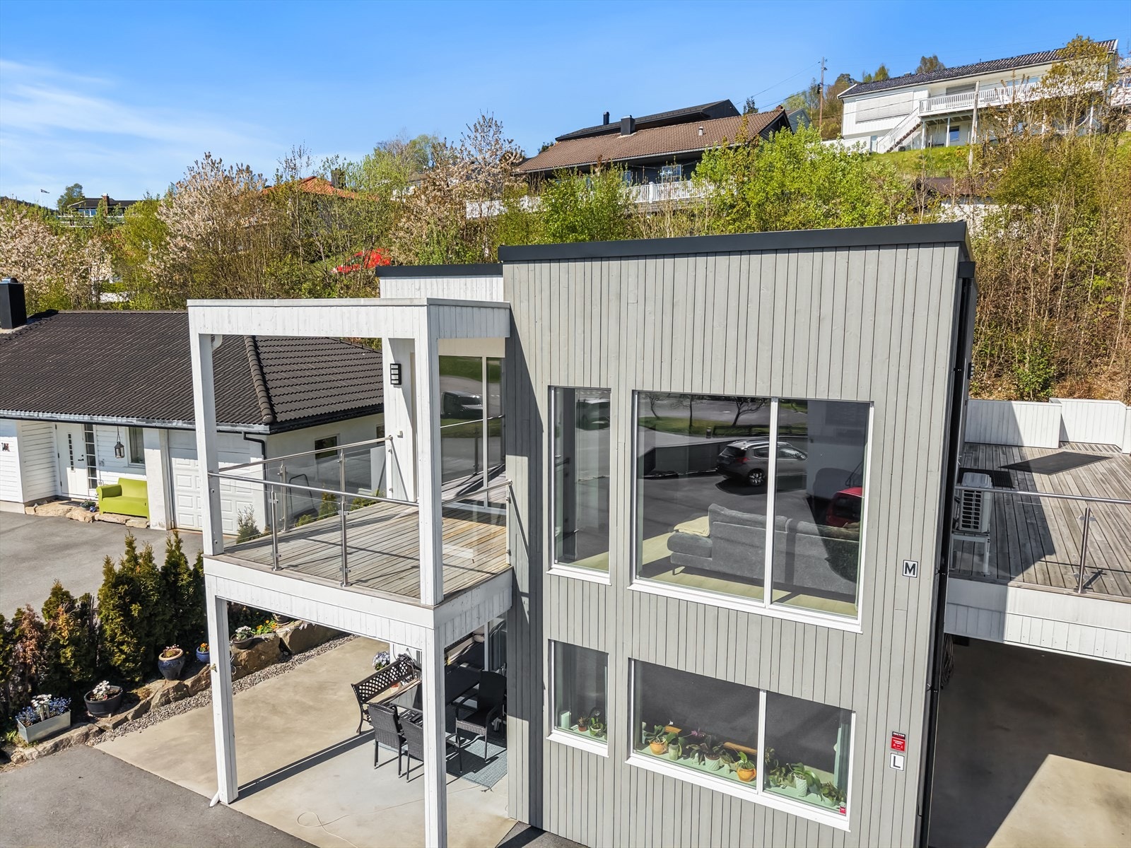 Svært sentral beliggenhet på Rom i Lyngdal - like ved Å barneskole, barnehager, Handelsparken m.m. Galleribilde