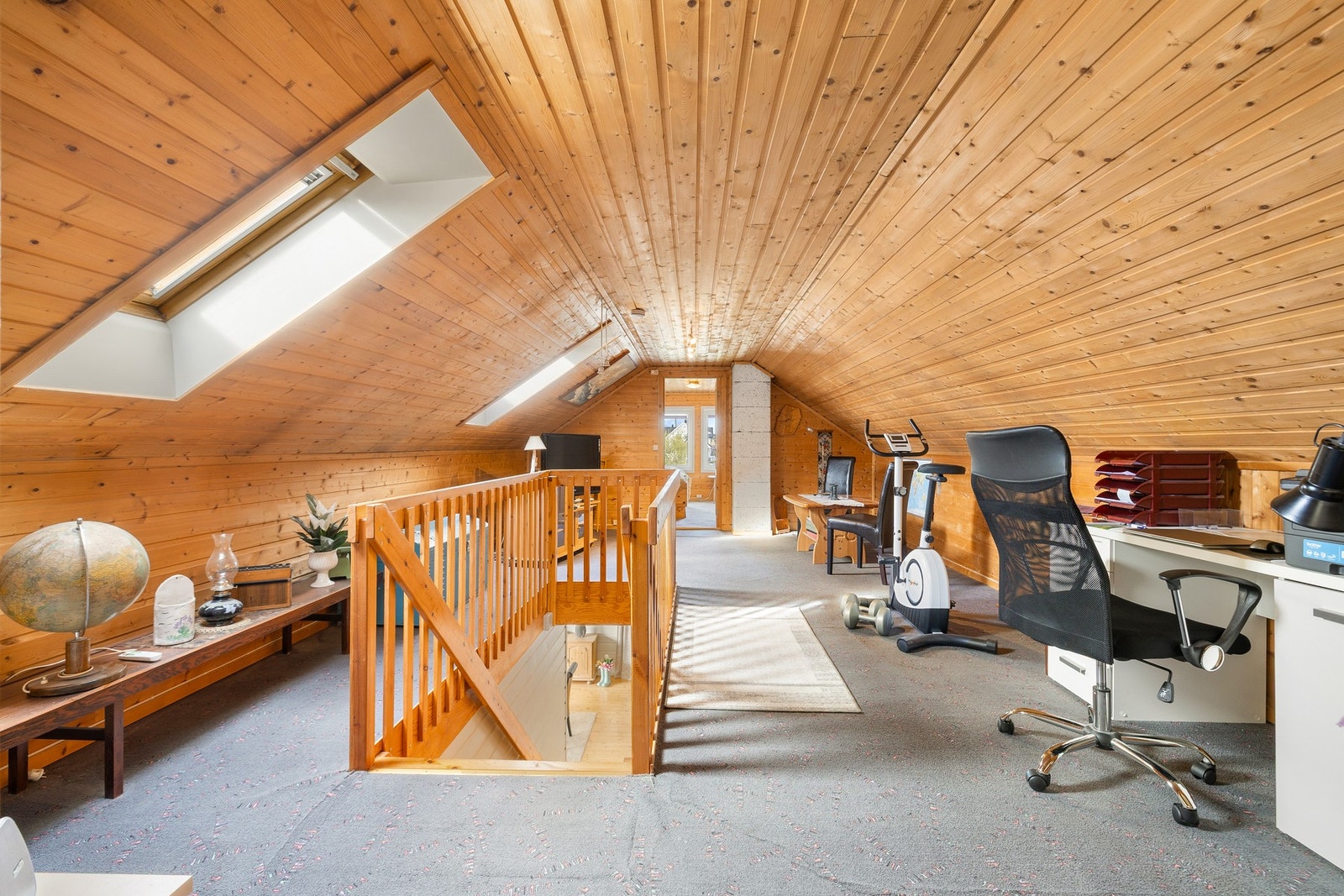 Romslig loftstue på 22 kvm. Galleribilde