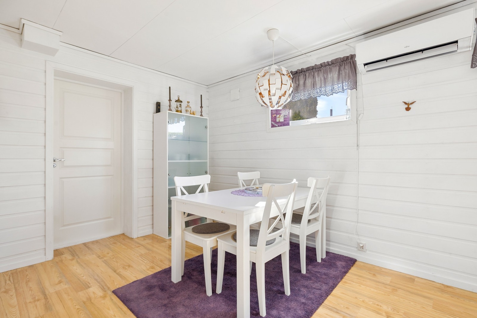 God plass til spisebord. Galleribilde