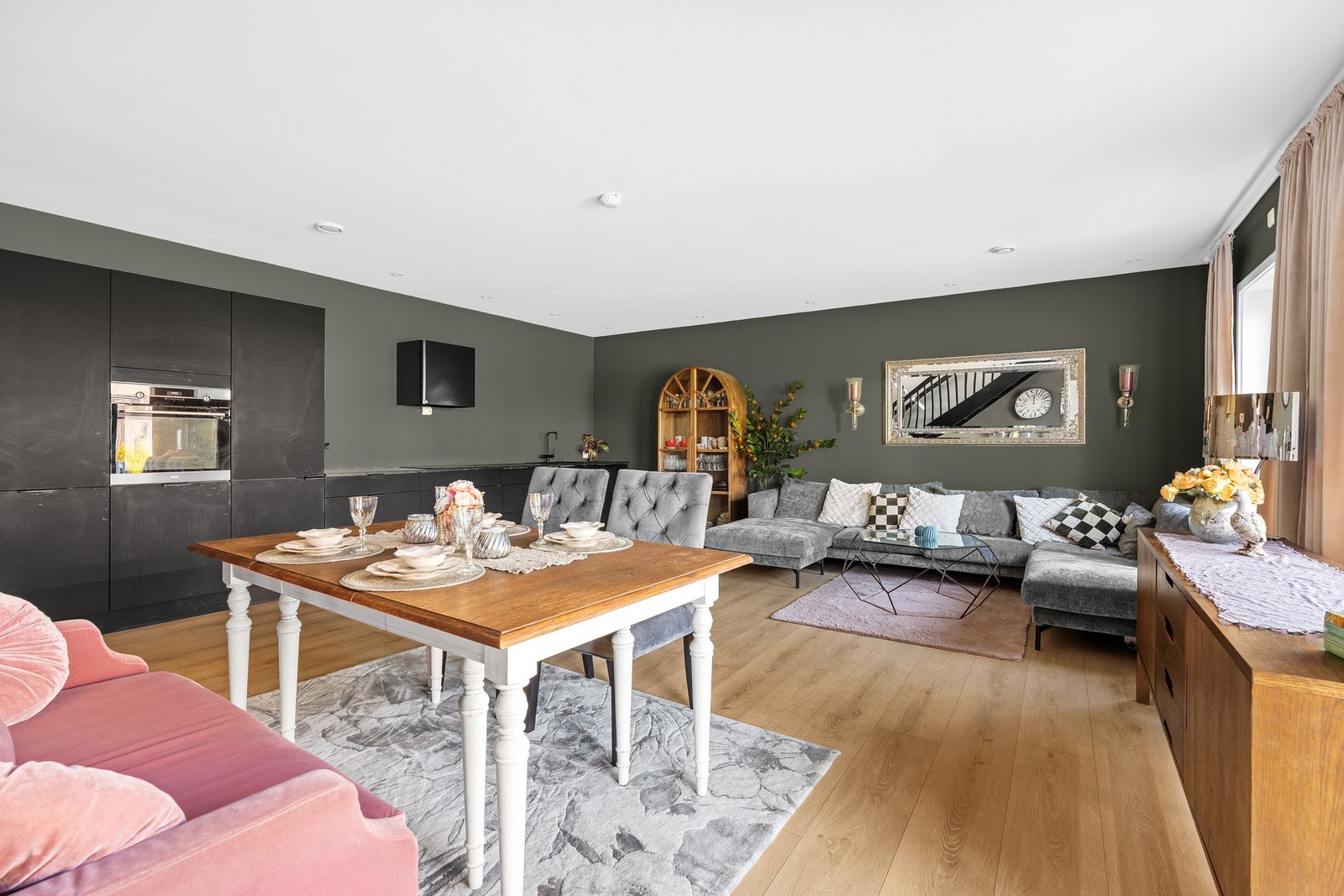 God plass til spisebord Galleribilde