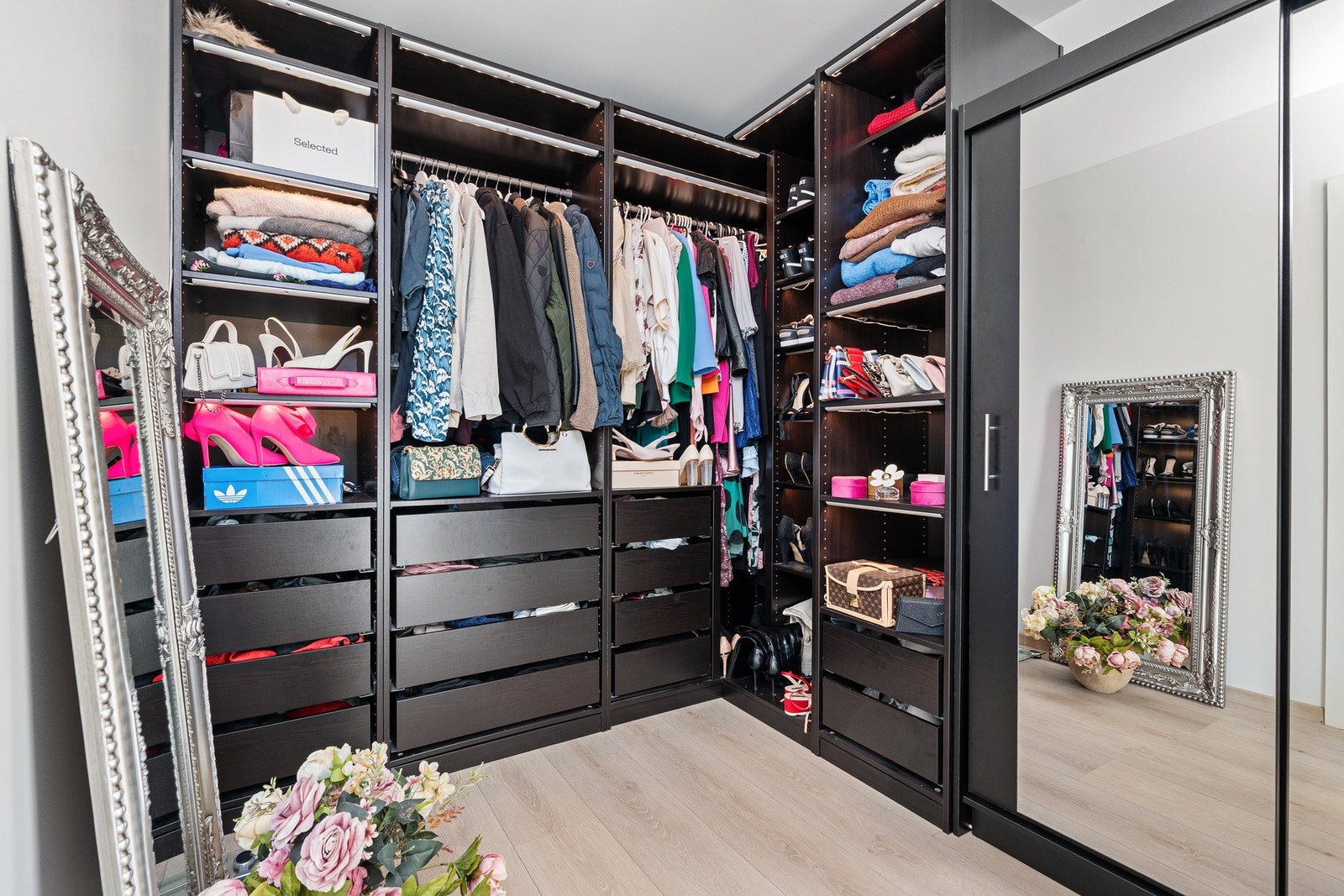 Walk-in garderobe Galleribilde