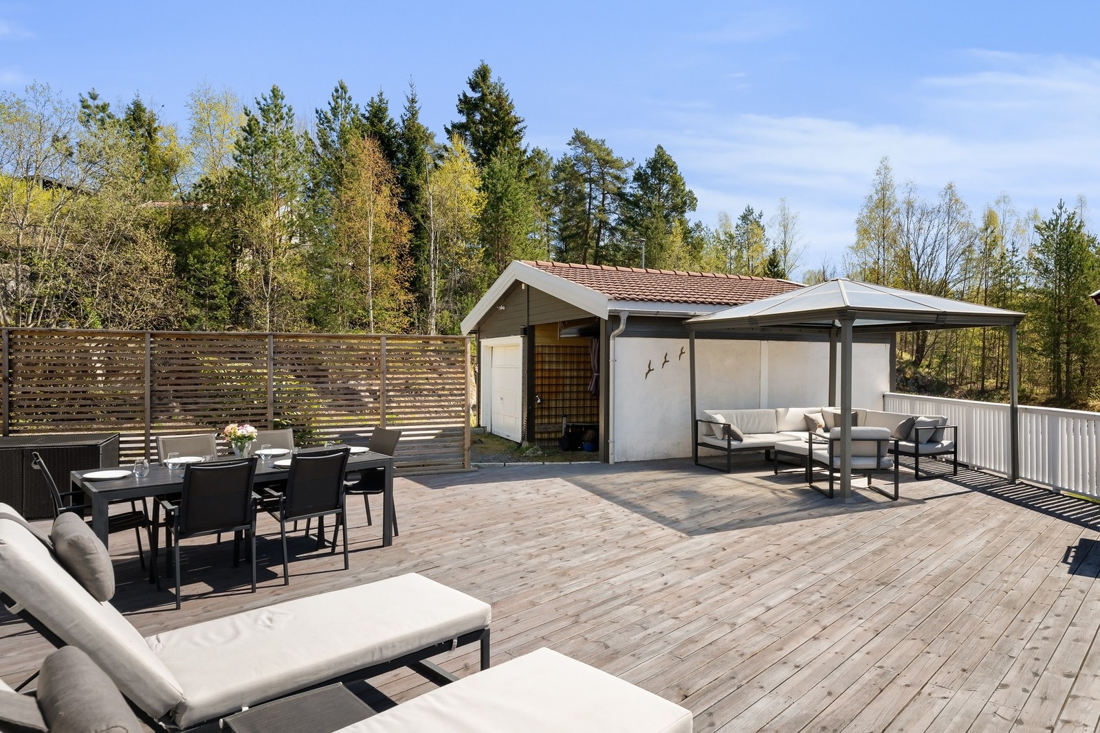 Stor og deilig terrasse Galleribilde