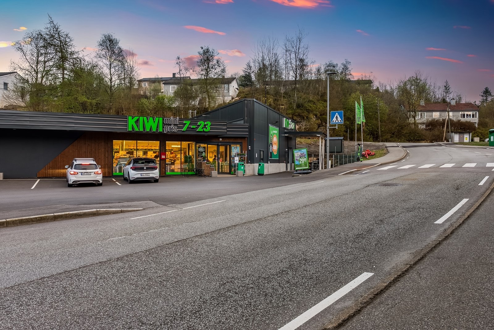 Nærmeste dagligvarebutikk er Kiwi, kun en kort spasertur unna. Galleribilde