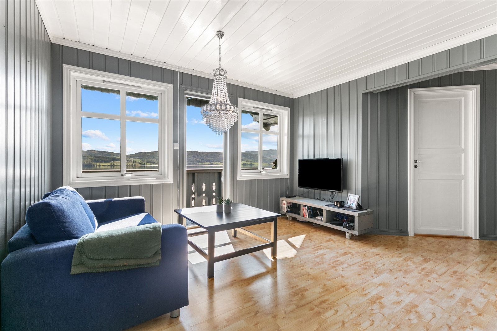 Loftstue med utgang direkte til balkongen med flott utsikt. Galleribilde