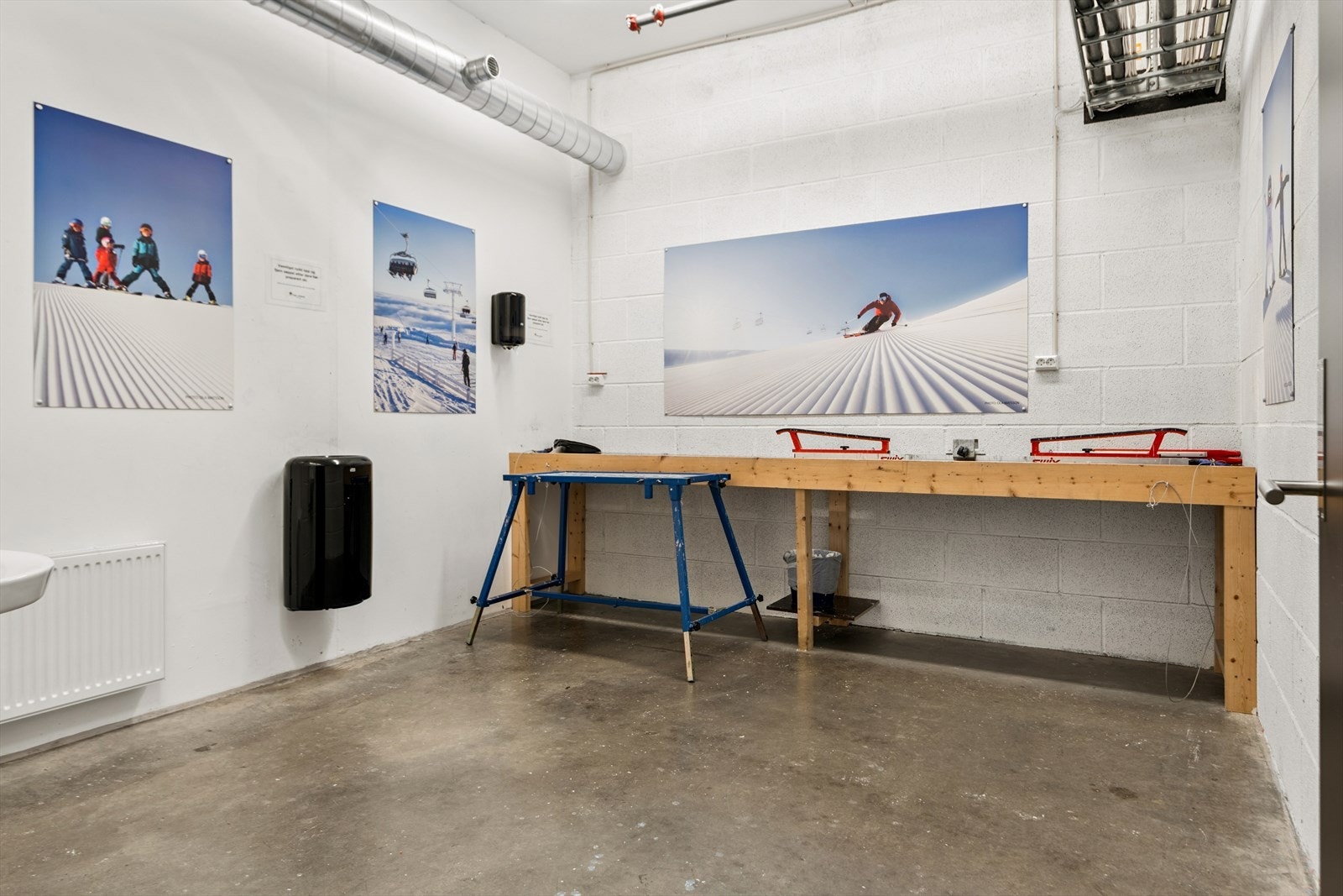 Sameiet har et eget smørerom for preparering av ski. Galleribilde