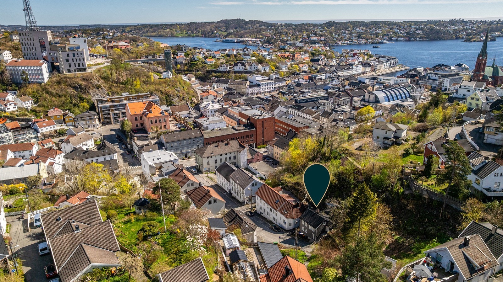 Området har gode kollektivforbindelser og enkel tilgang til daglige servicetilbud. Galleribilde