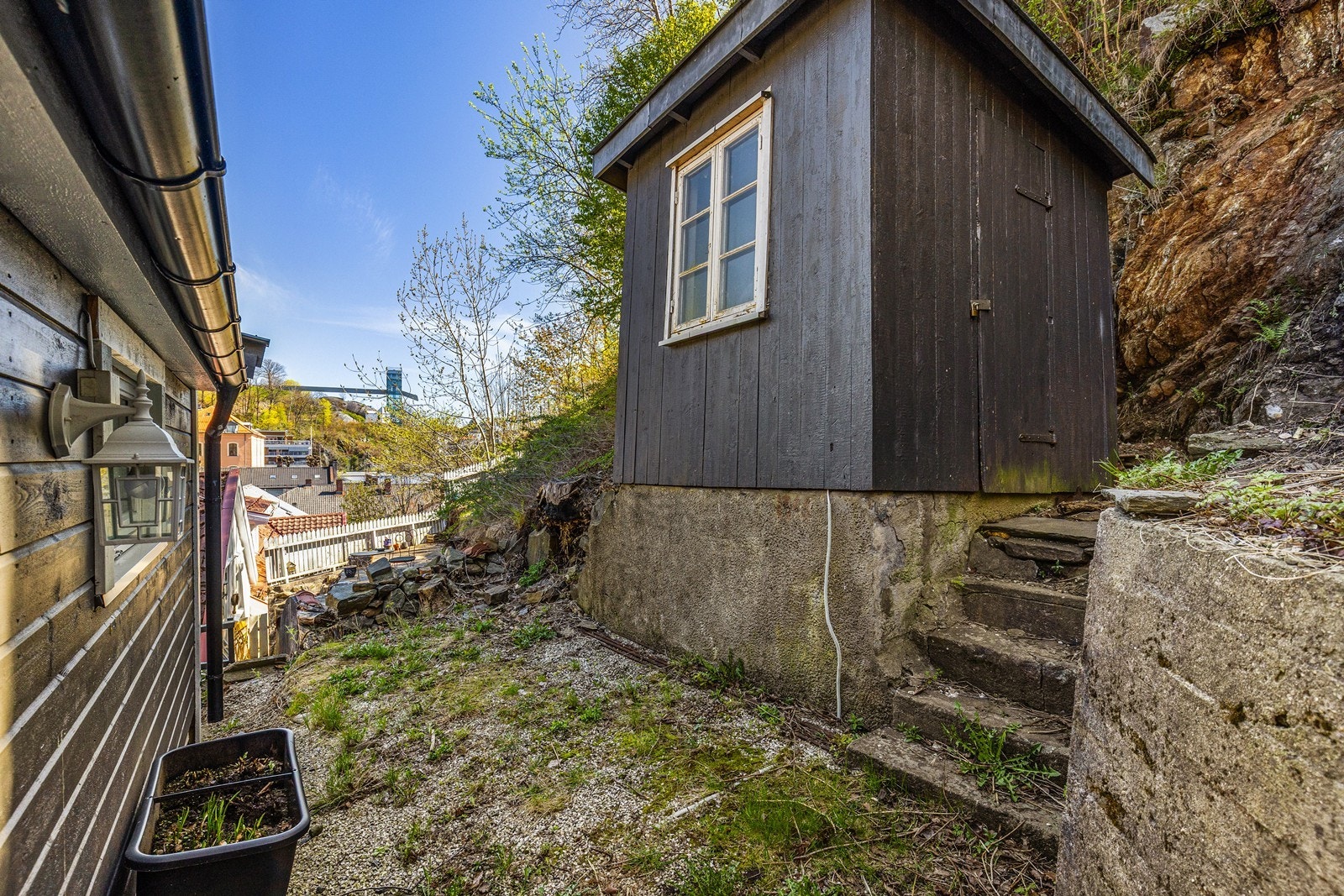 Romslig bod med god plass til lagring. Galleribilde