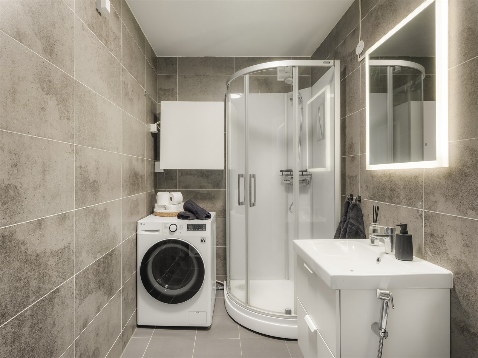 Badet er utstyrt med mekanisk avtrekk som sikrer god luftsirkulasjon. Galleribilde