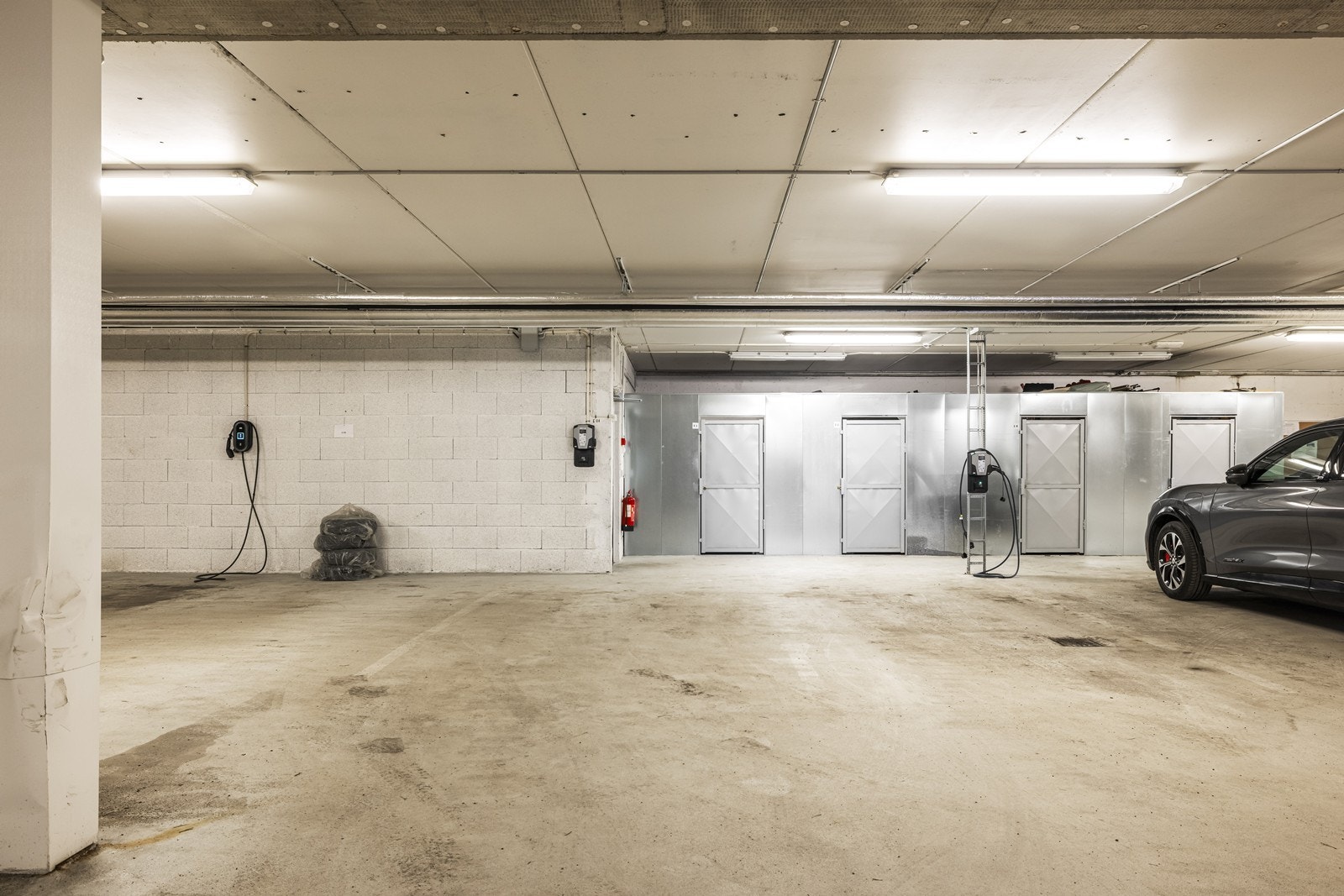 Medfølgende garasjeplass, samt tilhørende bod Galleribilde