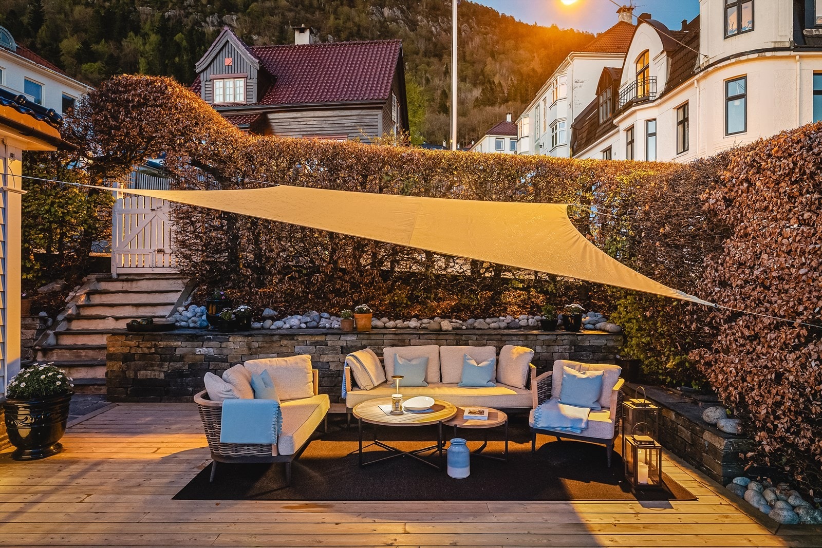 Den nedre delen av terrassen er usjenert og perfekt for en loungegruppe. Galleribilde