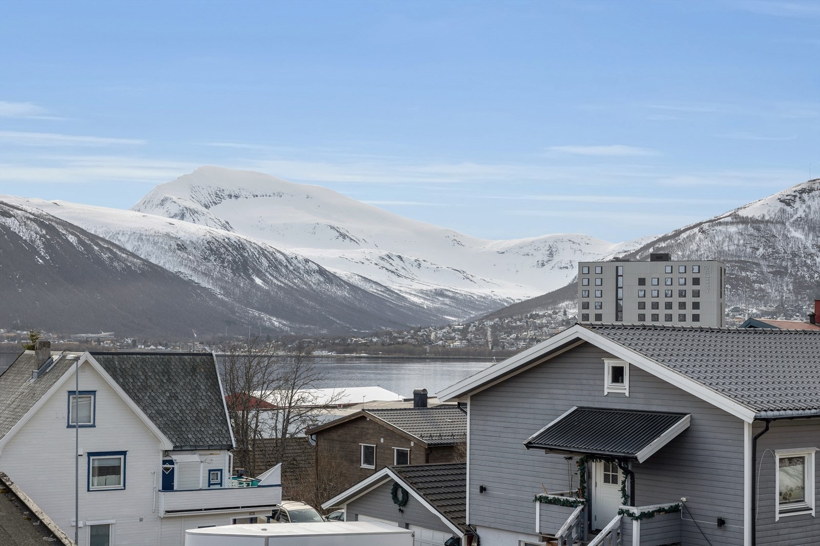 Fin utsikt mot Tromsdalstinden! Galleribilde