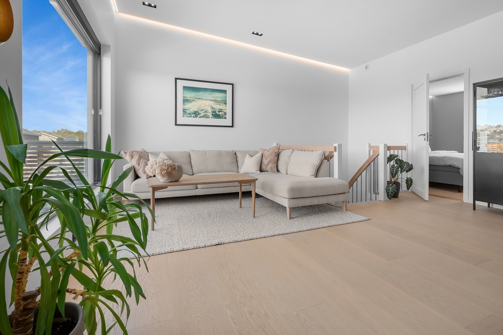 Til høyre er hovedsoverom med eget walk-in og bad. Galleribilde