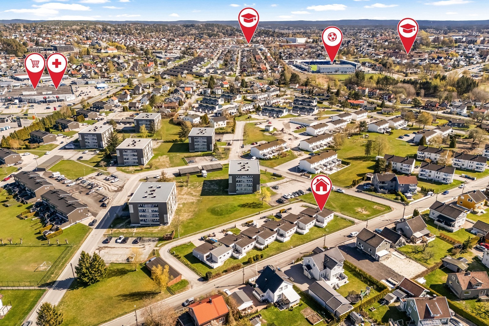 Eiendommen ligger i et barnevennlig område med gangavstand til barnehage, skole og idrettsanlegg. Galleribilde