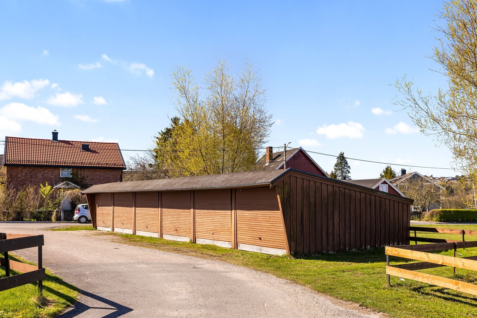 Det er tilhørende garasjeplass. Galleribilde