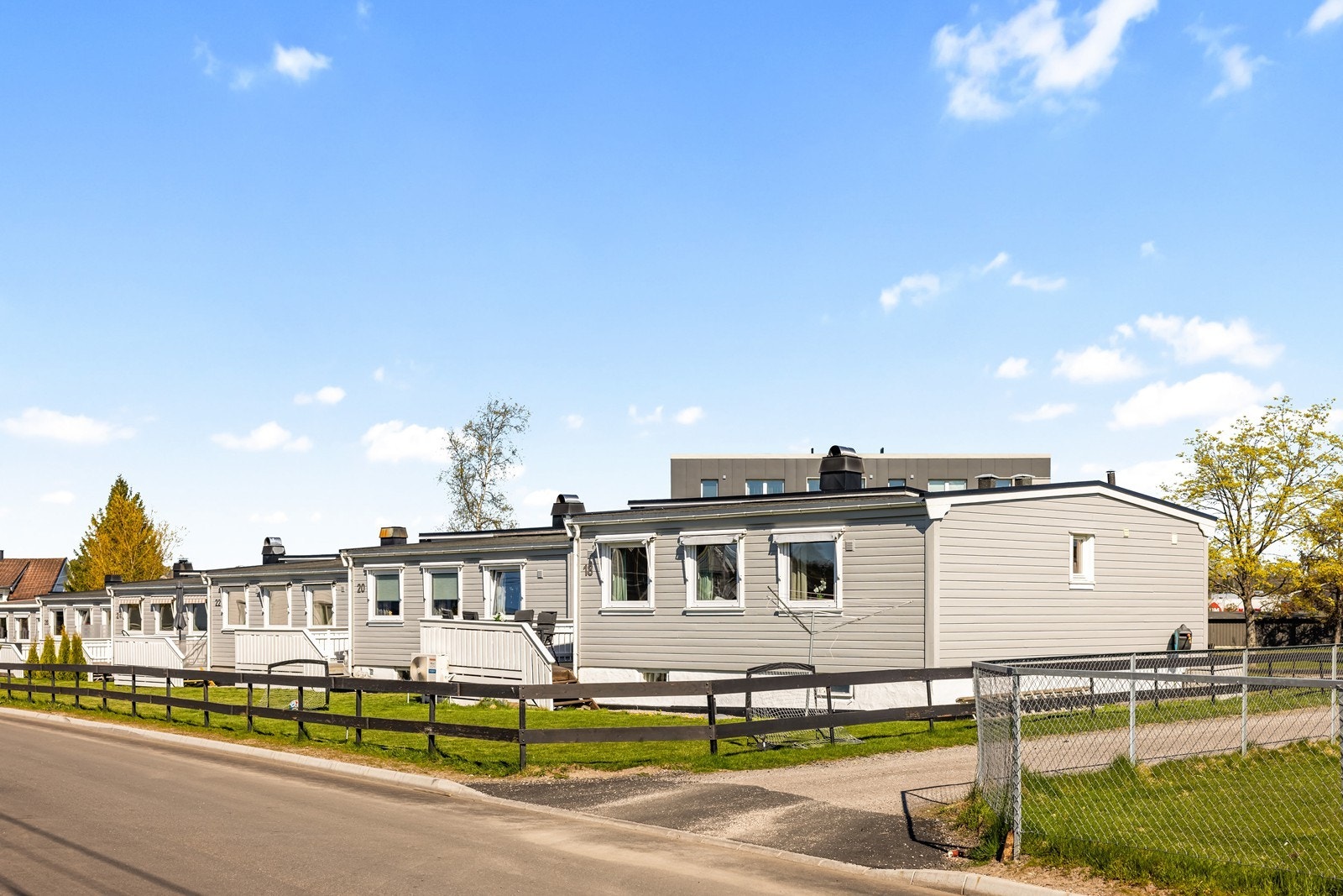 Bygningen har liggende bordkledning. Galleribilde