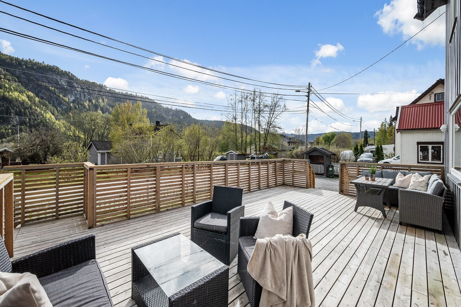 Boligen byr på en meget romslig terrasse på ca 40 kvm! Galleribilde