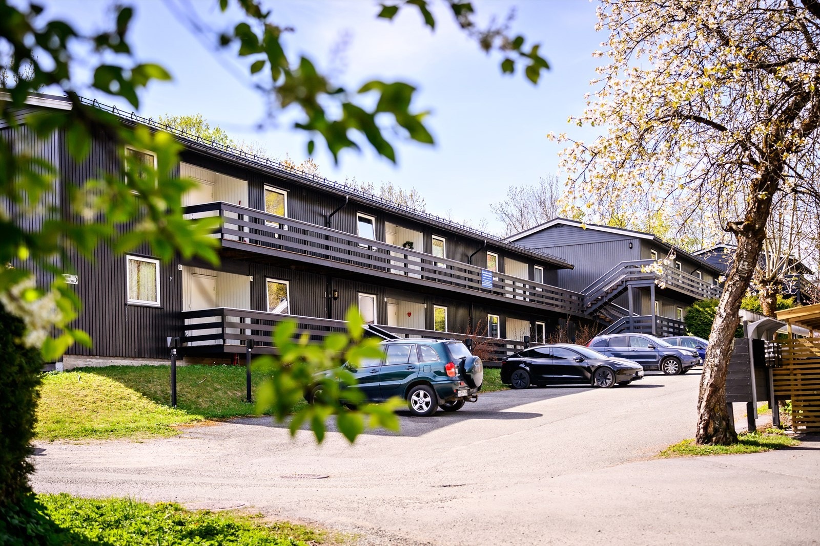 Utvendig parkeringsplass og mulighet for å etablere elbillader. Galleribilde