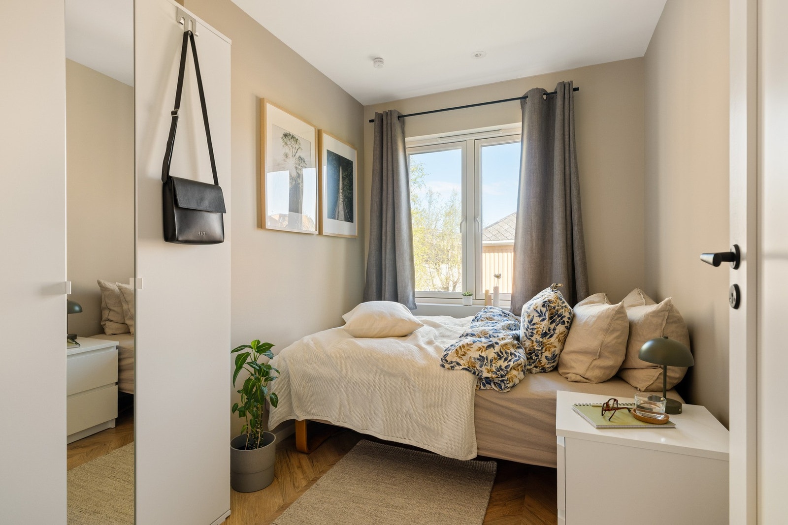Soverom nummer 2 er på 6,5 m². Galleribilde