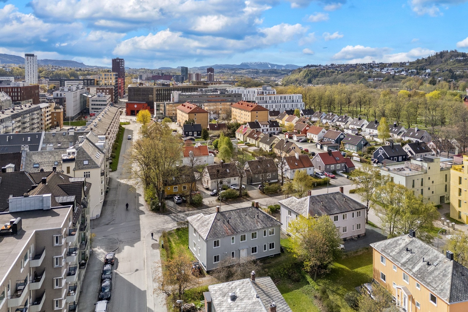 Godt kollektivtilbud er 2 minutters gange unna boligen. Galleribilde