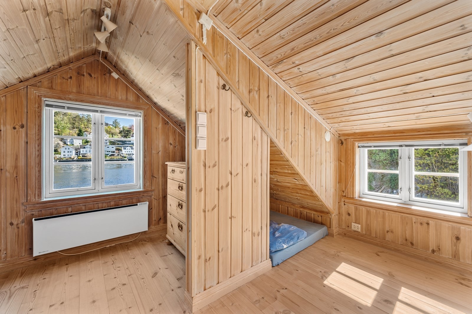 Loftsrom i anneks Galleribilde