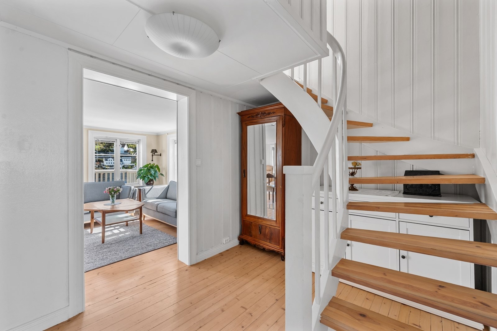 Fra hall mot stue Galleribilde