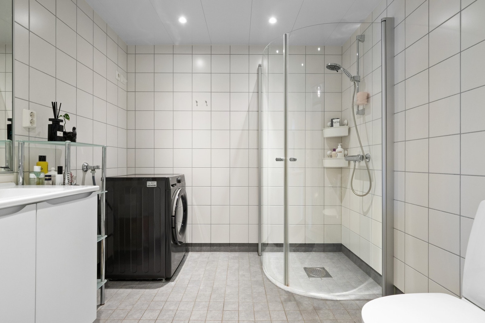 Badet er en prefabrikkert baderomsmodul. Galleribilde