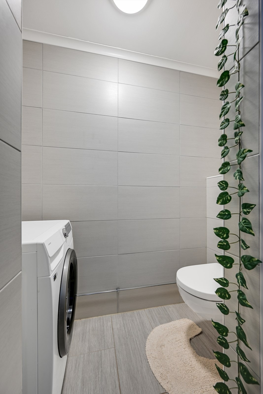 Det er opplegg for vaskemaskin på badet. Galleribilde