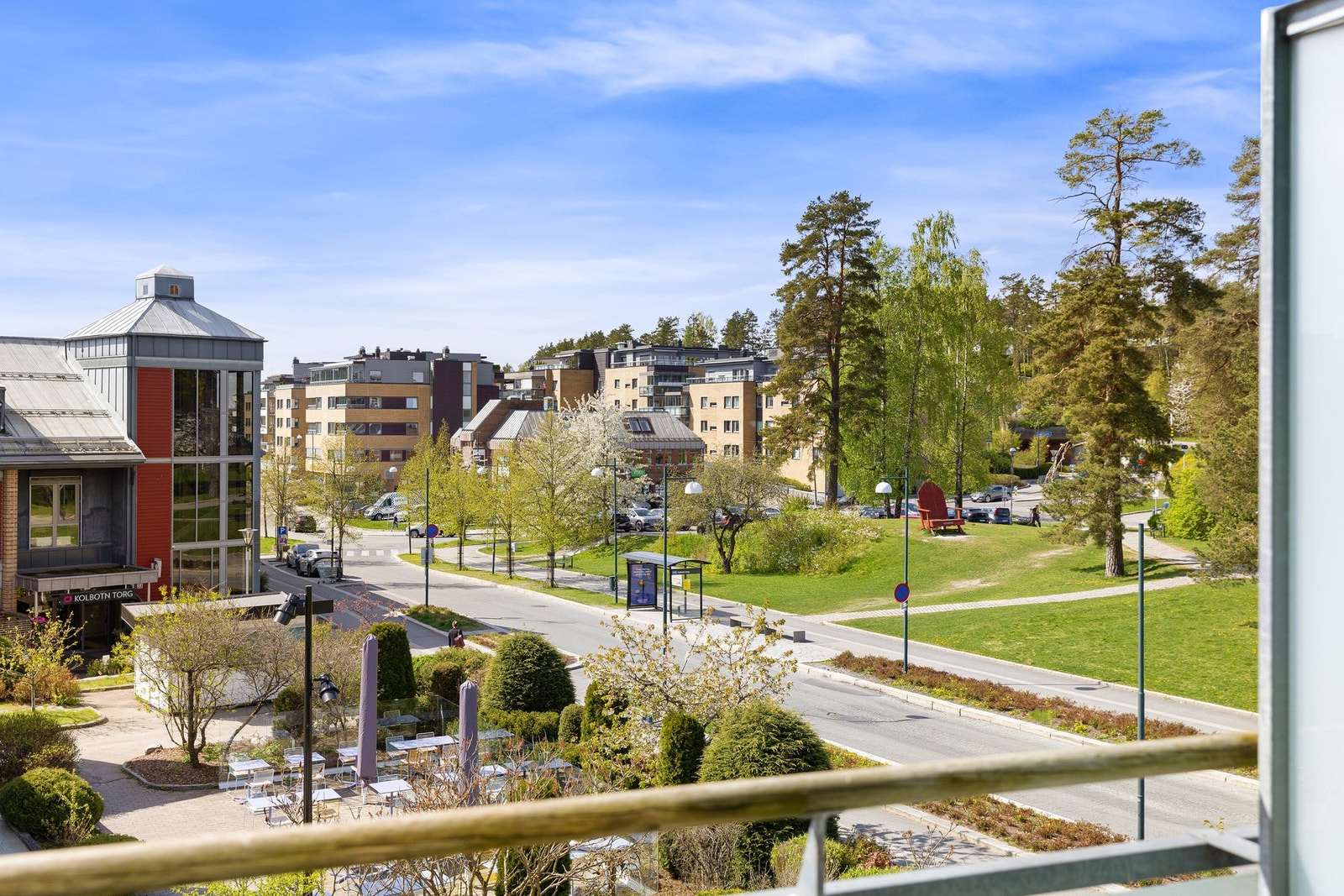 Her er det plass til utemøbler så her kan fine sommerdager tilbringes med god mat, venner og familie. Galleribilde