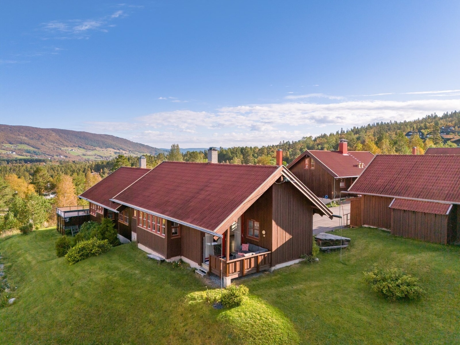 Velkommen til Geilolie 38 A
(Foto: Utvendig/drone: Fotograf Terje Bjørnsen - Interiør: Pål Harald Uthus) Galleribilde