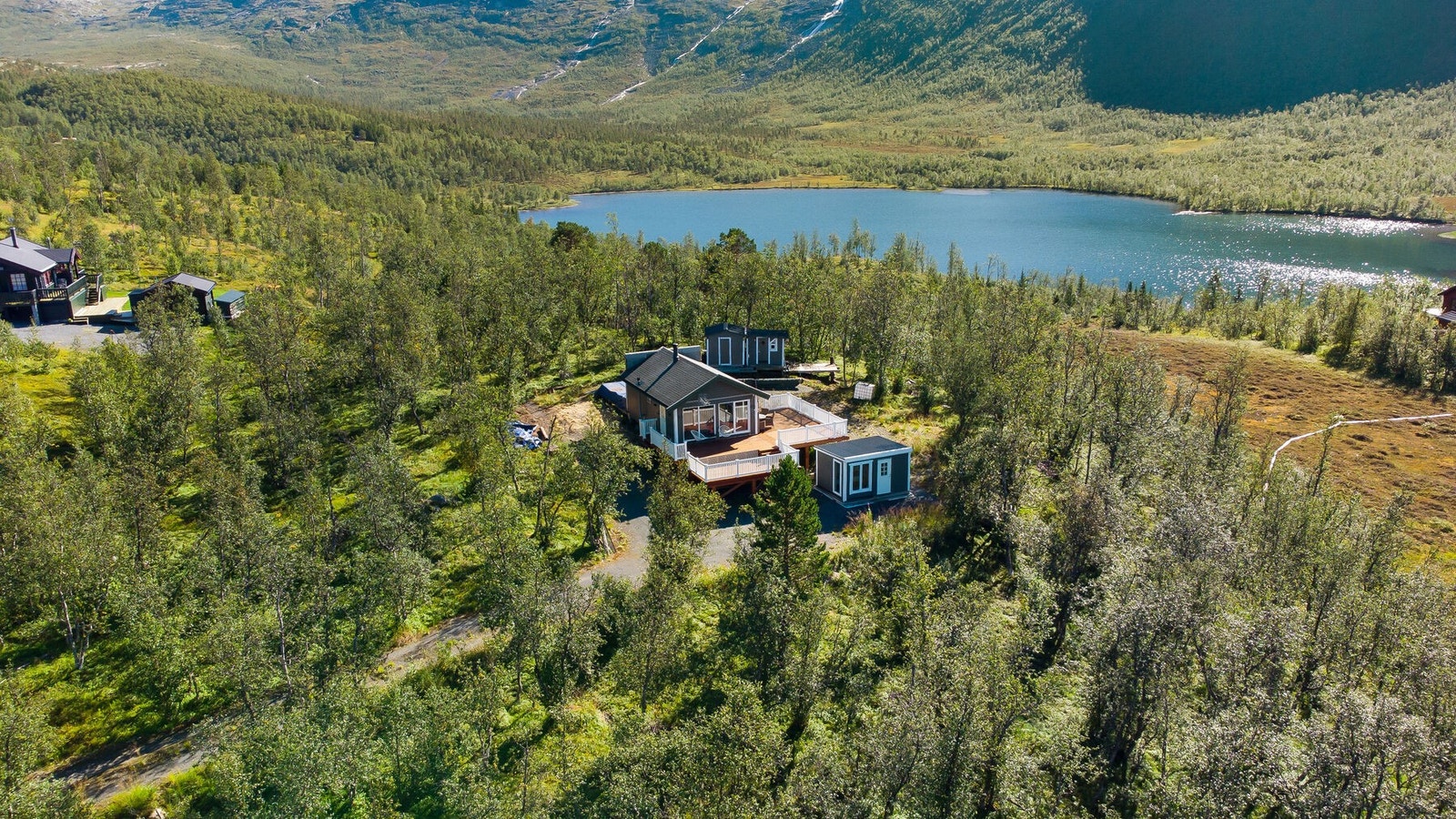 Hytta har en idyllisk beliggenhet - Et god utgangspunkt for friluftsliv Galleribilde