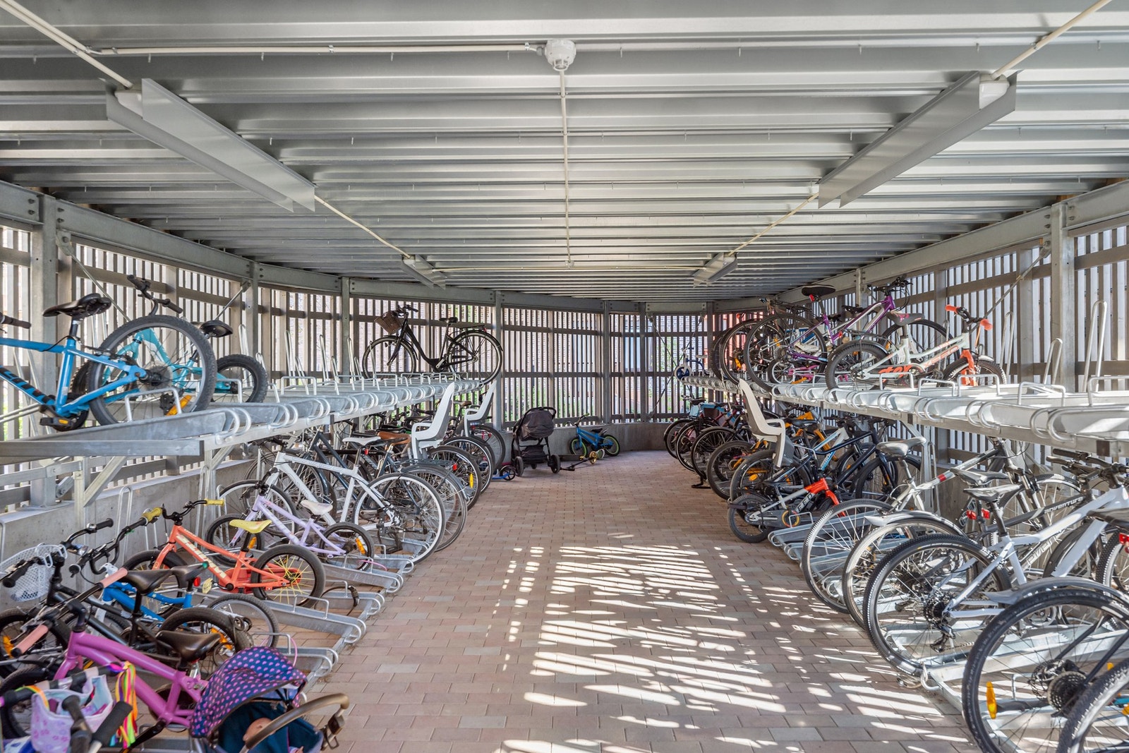 Felles sykkelparkering Galleribilde