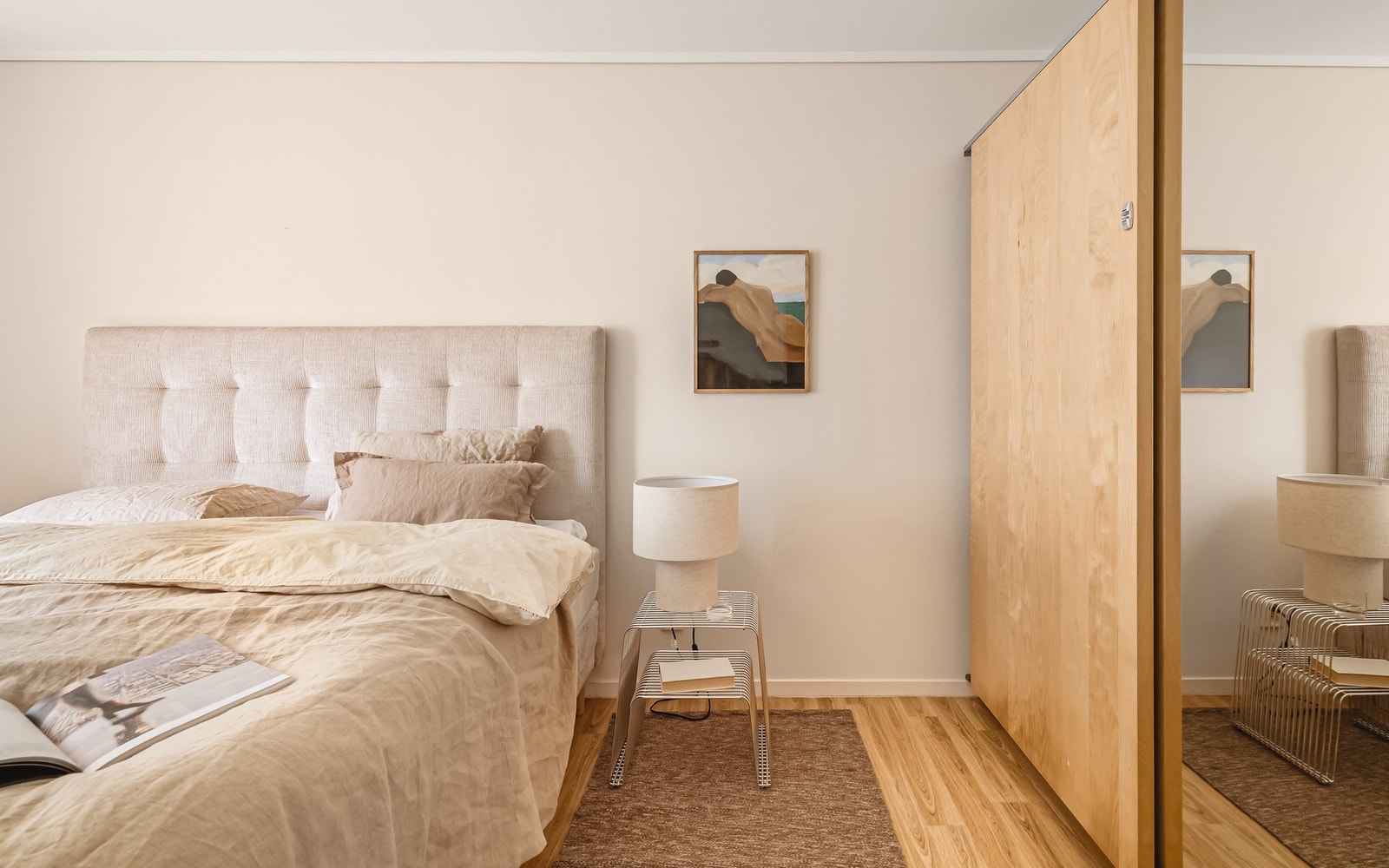 - Hovedsoverommet er romslig og har stor skyvedørsgarderobe som gir rikelig med oppbevaringsplass - Galleribilde