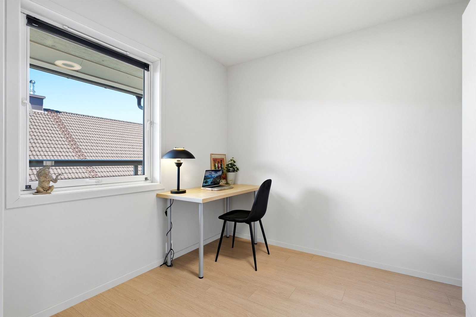 Soverom 2 passer utmerket som kontor/gjesterom Galleribilde