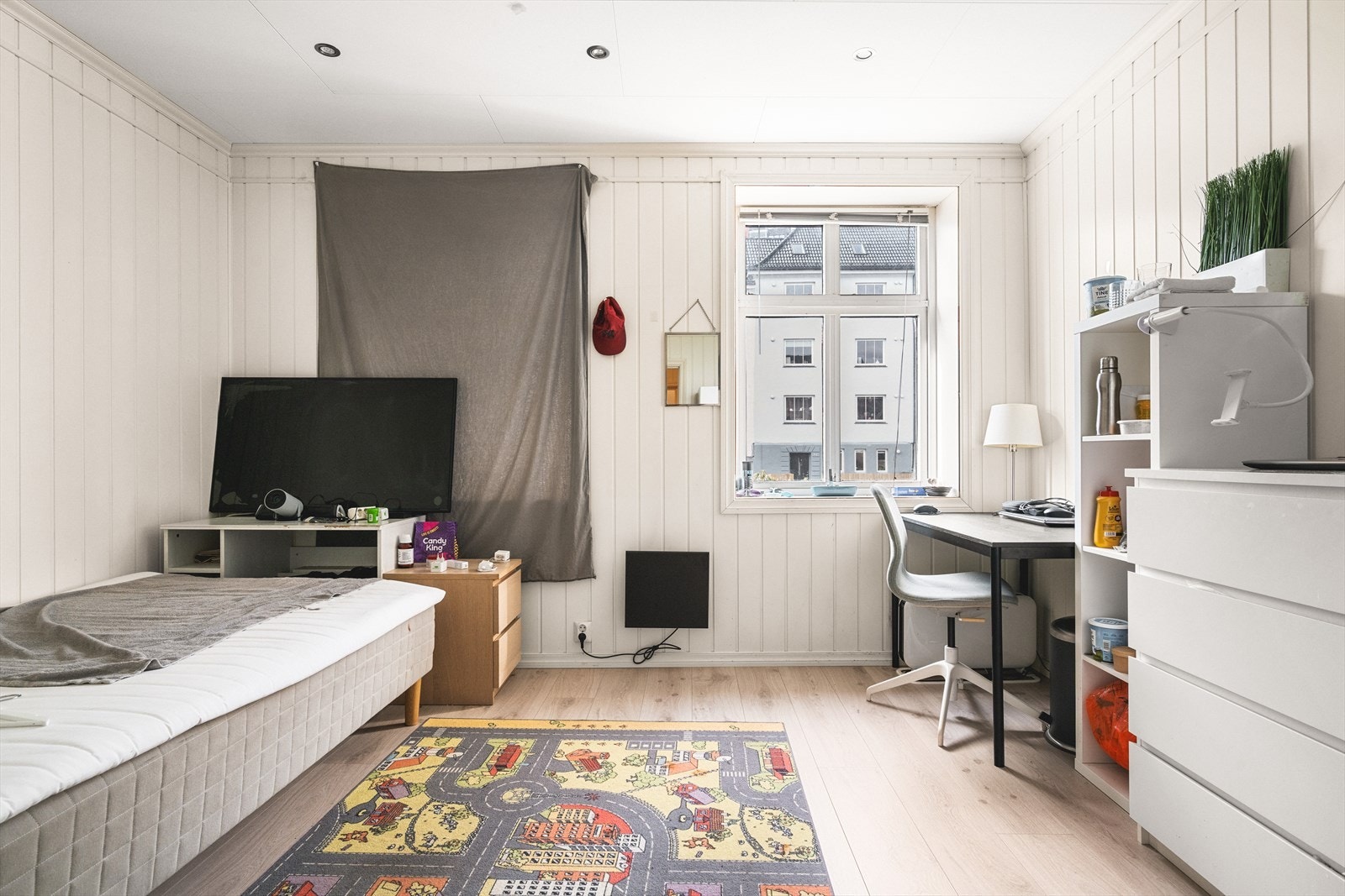 Leilighetens andre soverom er på 13,8m² Galleribilde