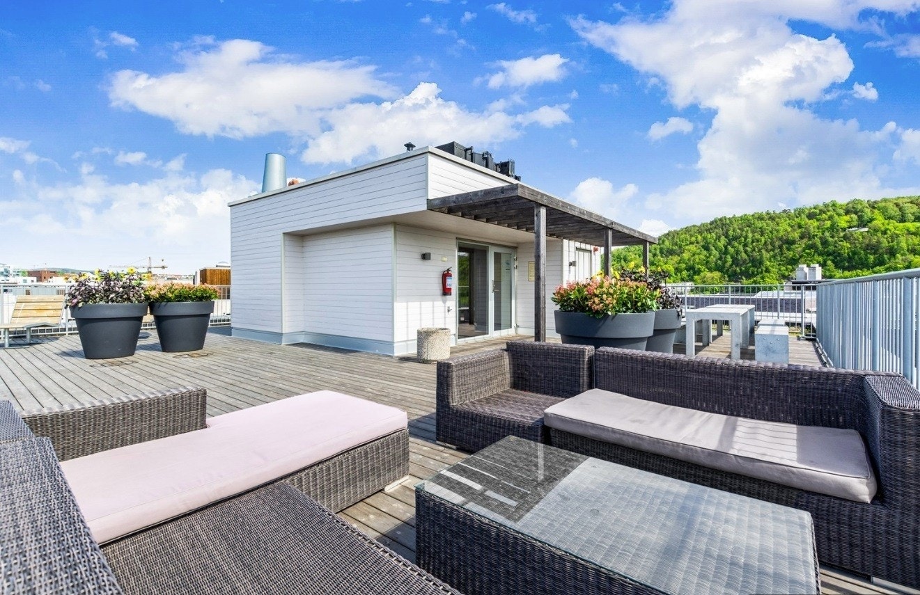 Leiligheten har tilgang til felles takterrasse. Galleribilde