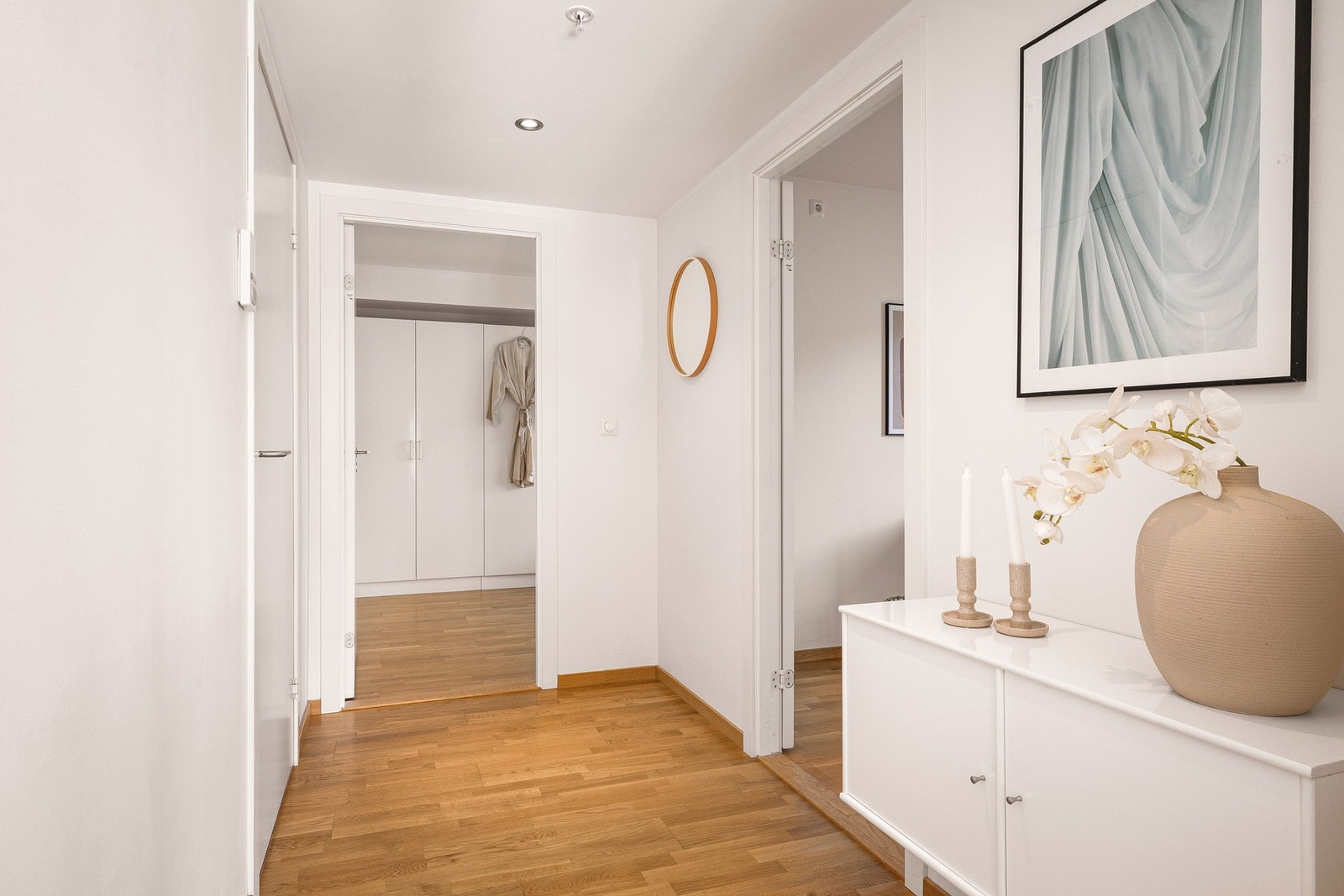 - Downlights i himling i gang og på baderom - Galleribilde