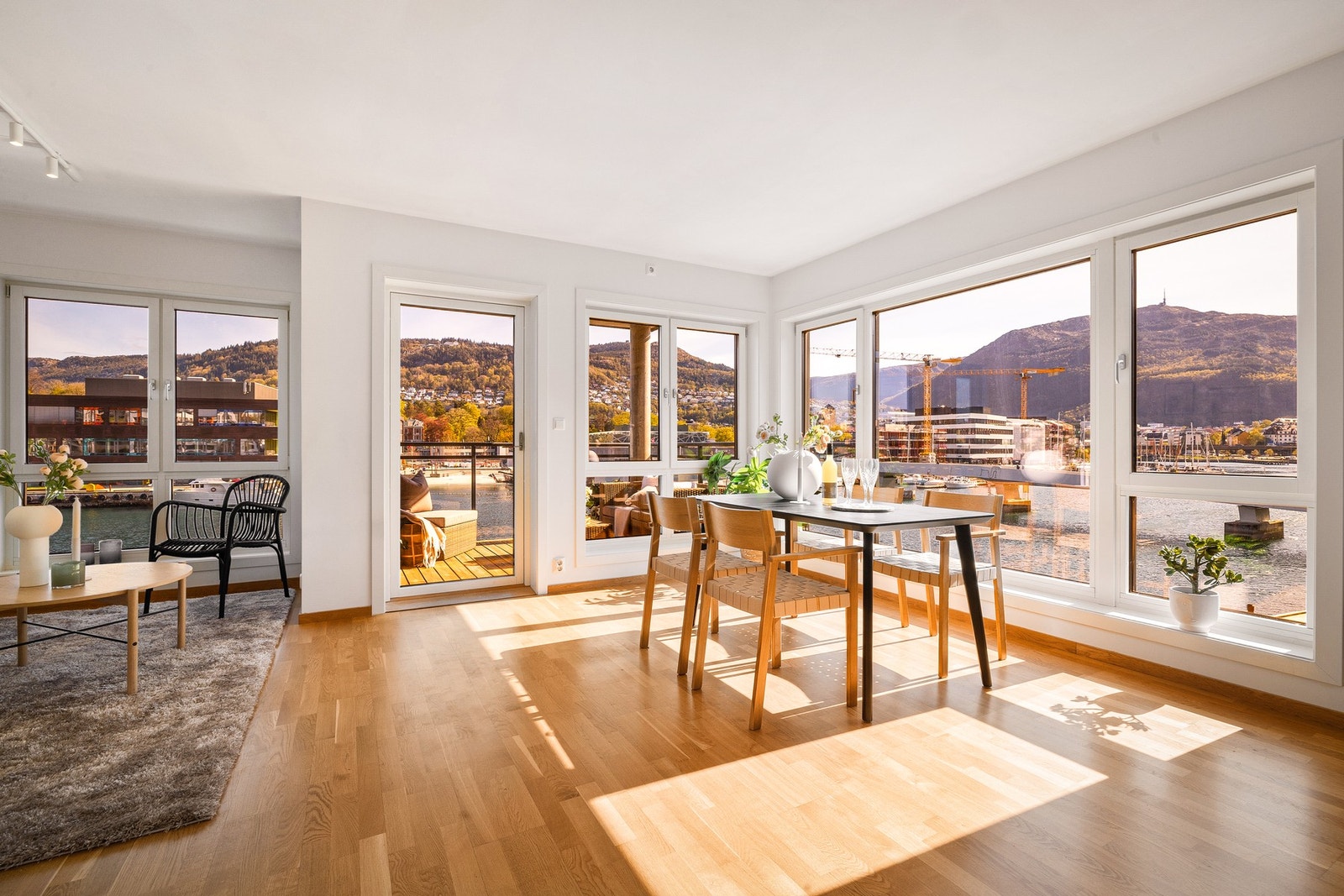 - Innholdsrik eierleilighet i bygg fra 2014. Leiligheten byr på en praktisk og god planløsning med to soverom, bad samt eget toalettrom - Galleribilde