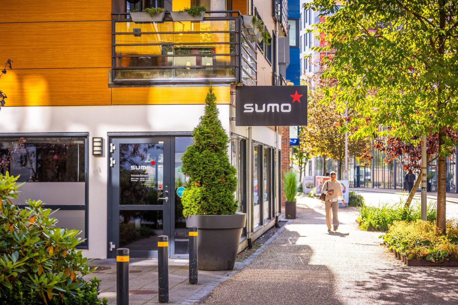 - Sumo ligger rett borte i gaten, orker du ikke å lage mat, tilbyr dem "take away" - Galleribilde