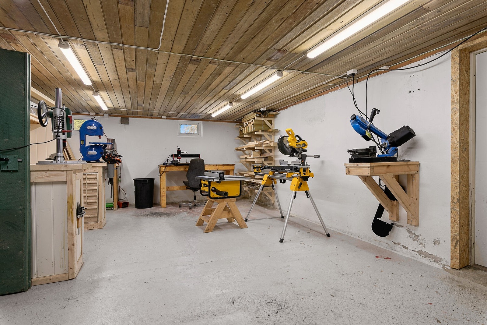 Kjelleren har også egen utgang fra døren til høyre. Galleribilde