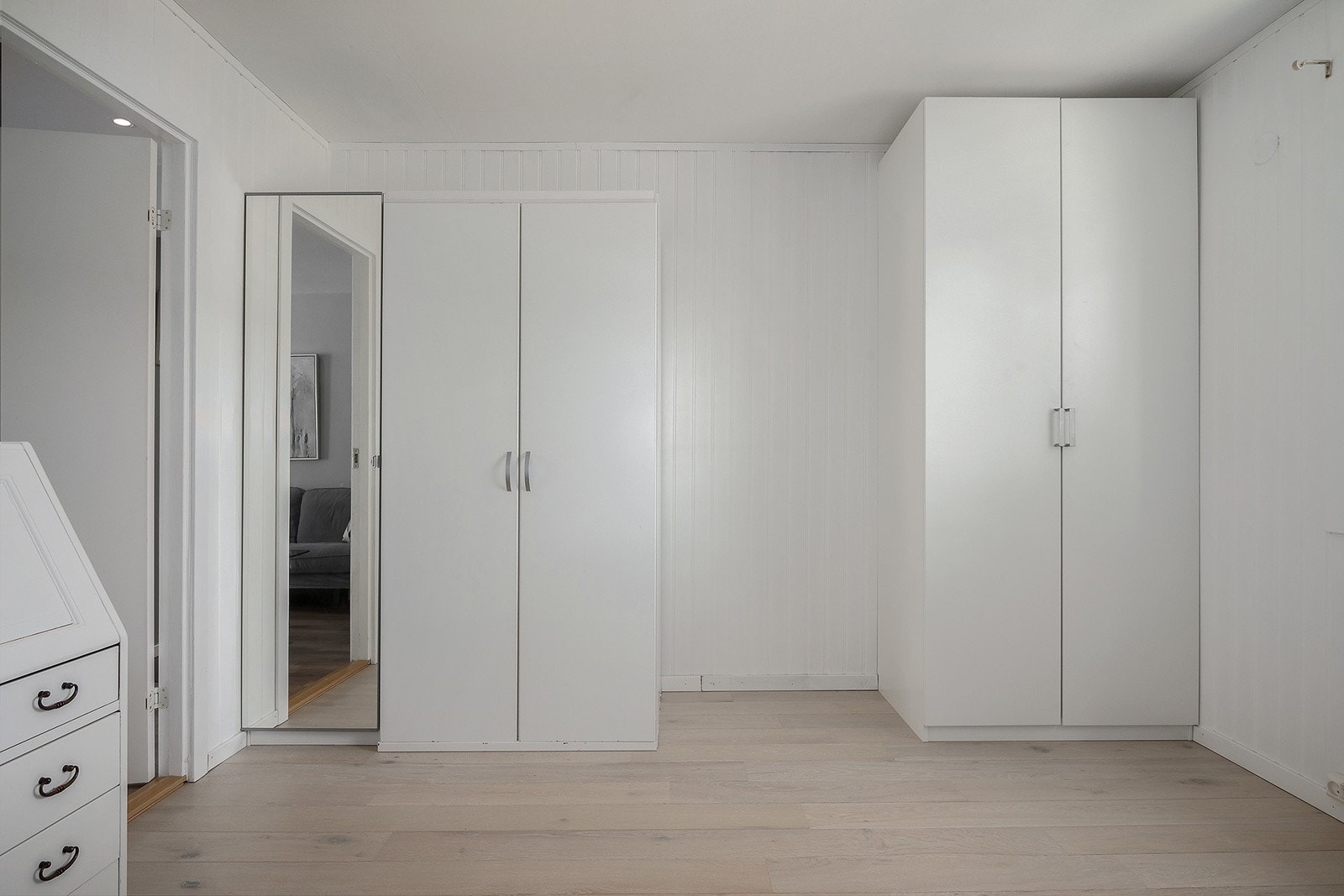 Soverommet har god plass til skap av ulike sorter. Her er mange gode muligheter! Galleribilde