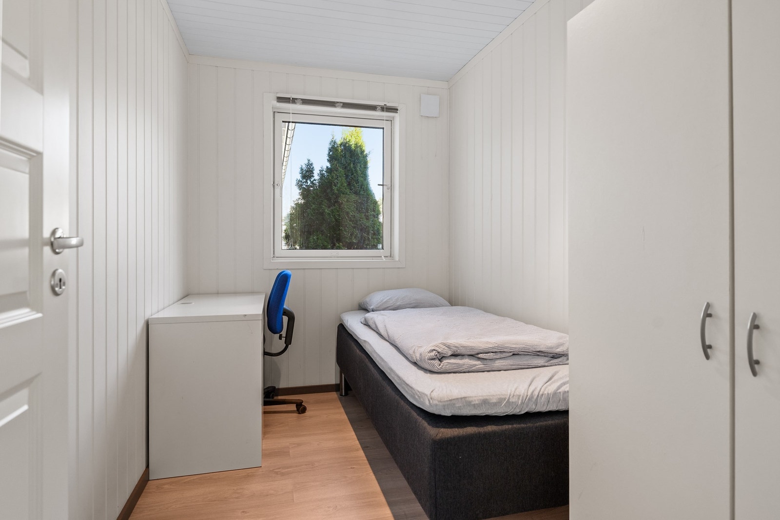 Soverom/kontor i 1.etasje sidebygning Galleribilde