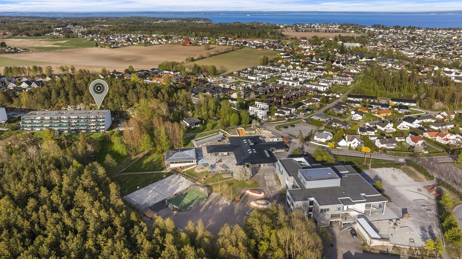 Her bor du meget attraktivt og sentralt i sandeåsen! Galleribilde