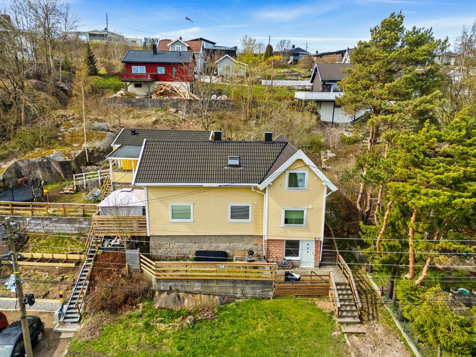 Velkommen til en innholdsrik enebolig over to plan - utmerket som utleiebolig. Galleribilde