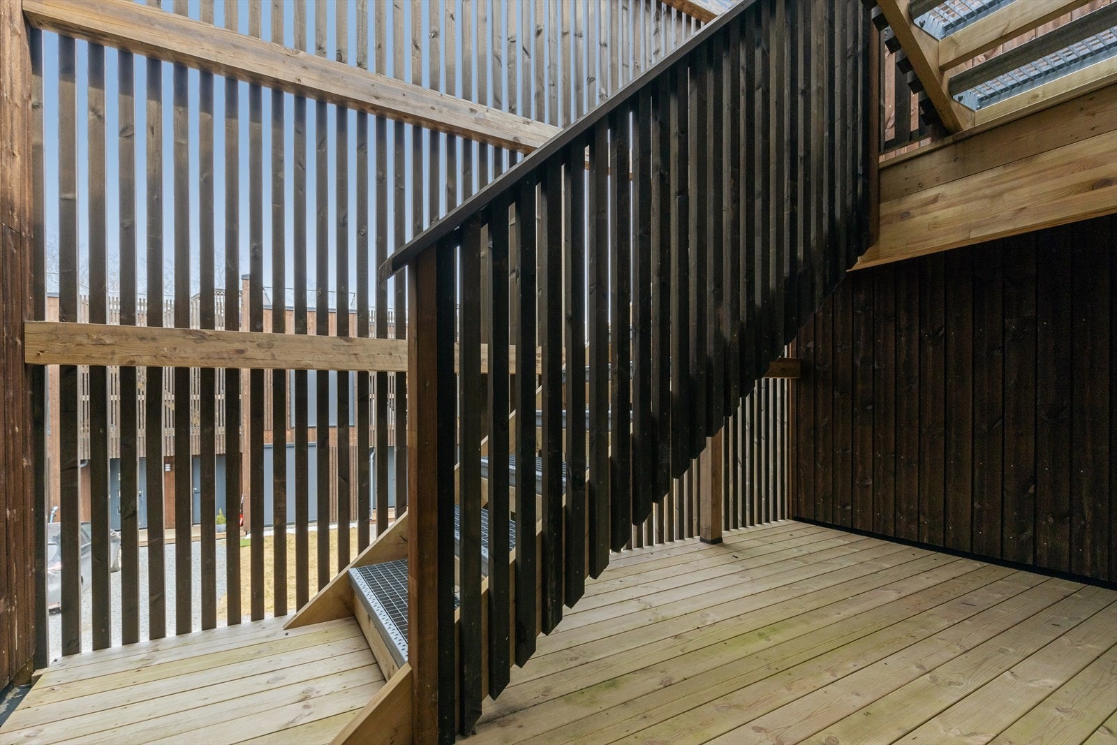 Herfra er det adkomst til en balkong på ca. 9 m². Denne balkongen tar deg videre opp til takterrassen. Galleribilde